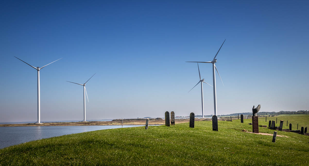 Fotoweekend-Groninger-Wad-en-Landschap-Termunterzijl-begraafplaats-op-dijk-IMG_4199